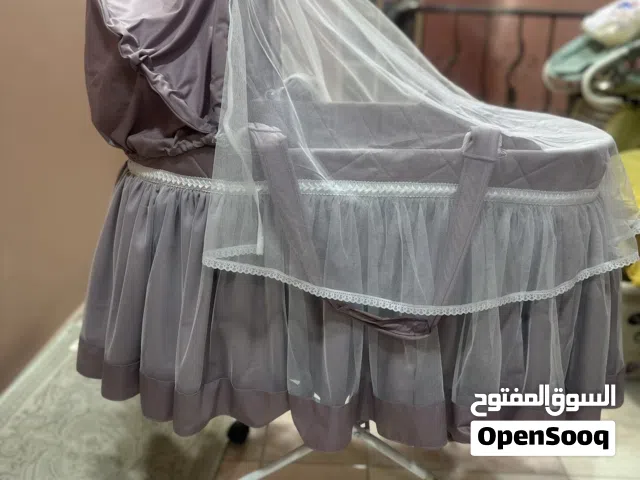 للبيع سرير أطفال رُضّع