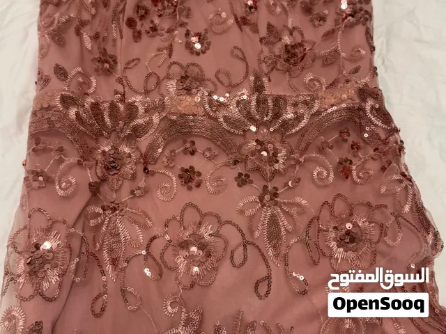 فستان سهرة لون وردي بحالة ممتازة