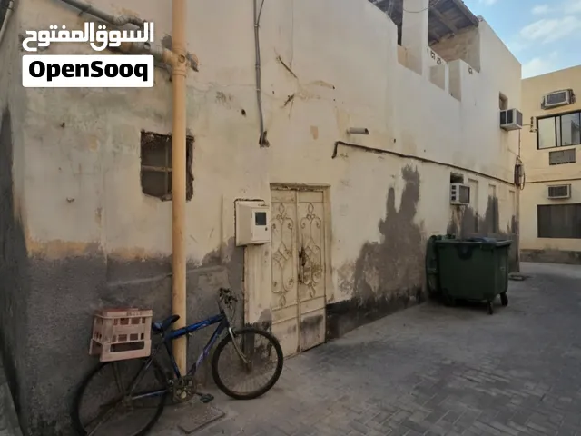 للبيع بيت قديم في المحرق فريج البنعلي