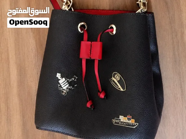 حقيبة كتف بتصميم دلو (Bucket Bag)
