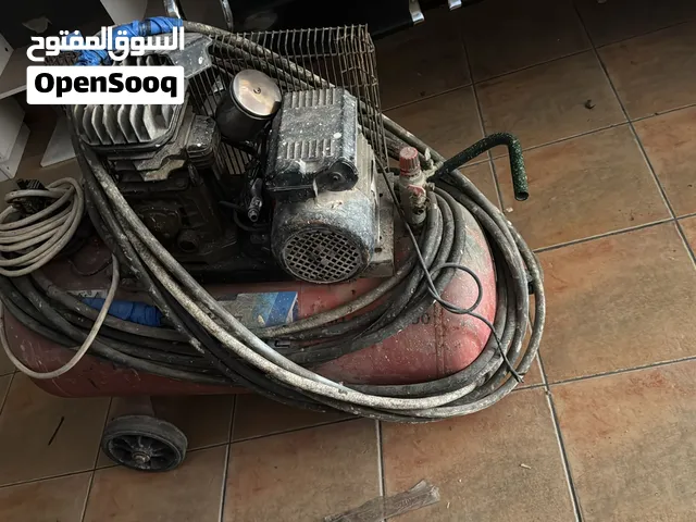 Air compressor tank capacity is 100 litres (L).