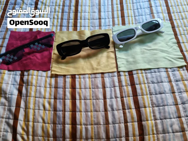 نظارات جميله مع مساحات لتنضيفها