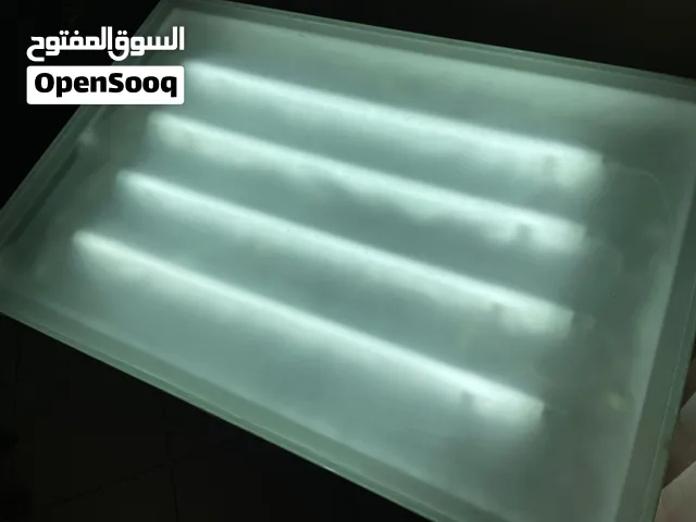 طاولة رسم هندسي مع اضاءة