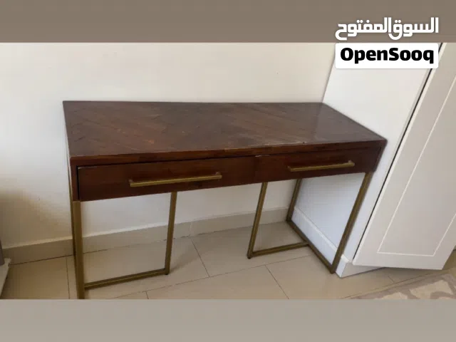عندي طاولة خشب 120x45 مع درجين الجاد يكلمني بس