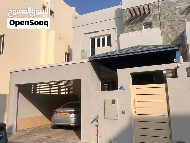 فيلا في أفخم موقع على شاطي السيب