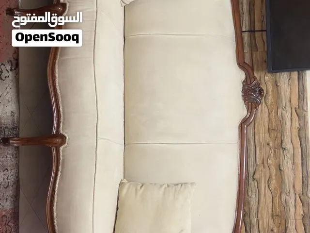 طقم كنب بحالة جيدة للبيع
