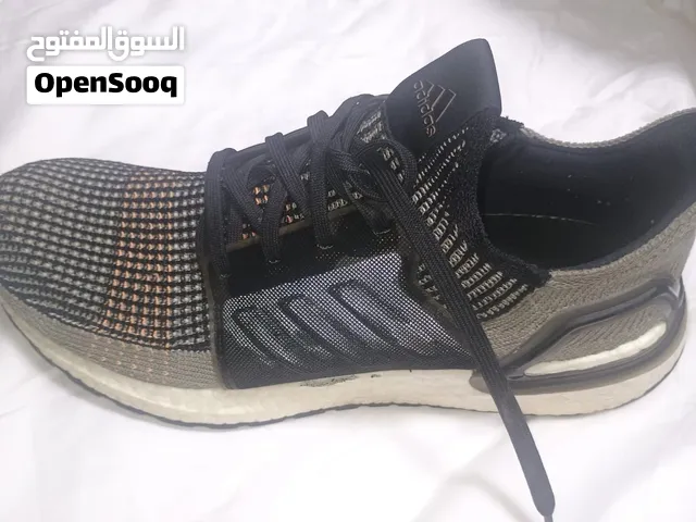 adidas UltraBoost 19 in the Legend Earth color way iأديداس ألترا 19 بلون Size 44حذاء أديداس