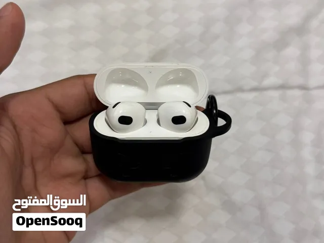 للبيع Apple AirPods الجيل الثالث (AirPods 3) أصلية، مستخدمة وبحالة جيدة جدًا ونظيفة.