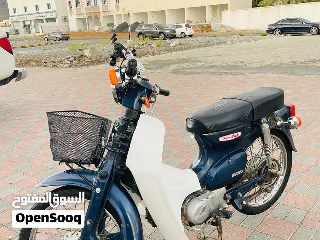 هوندا سوبر كب كلاسيك اللون أزرق واقي الصدمات اللون ابيض سعه المحرك 50 سي سي