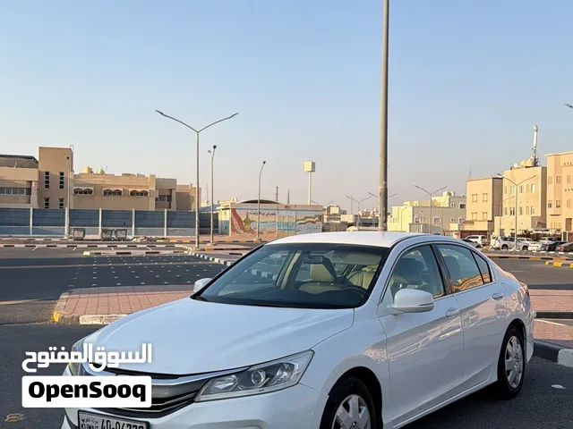 موديل 2017 هوندا  v4  /  عداد  210 الف سيرفس وكالة