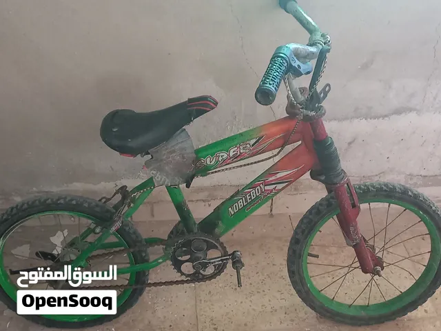 بسكلتين للبيع الكبير جنط 26 و الصغير جنط 16 الصغير ما فيه اشي بس العجل امامي خلفي نازلين