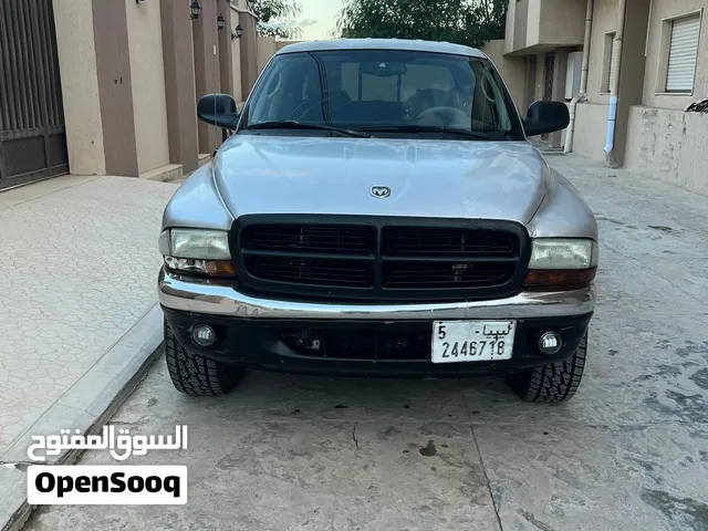 دودج داكوتا 2002