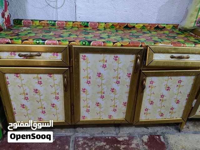 كاونتر المنيوم مستعمل يحتاج فقط سكك جديده للجرارات، الطول متر ونص
