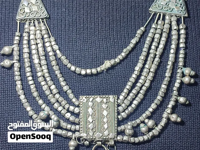 عقد فضة يمني بالصلاة على النبي قطعة تستحق الاقتناء