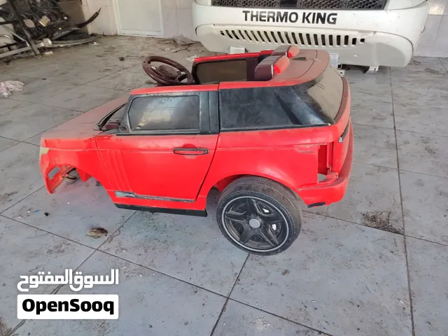 سيارة شحن مع كل اغراضها