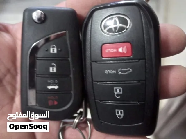 مفتاحين سيارات نوع تويوتا ما بعرف شو السيارة