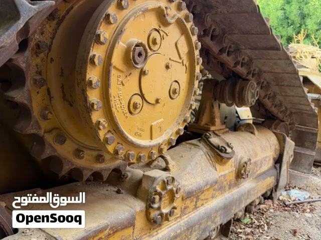 بلدوزر D5 كاتربلر