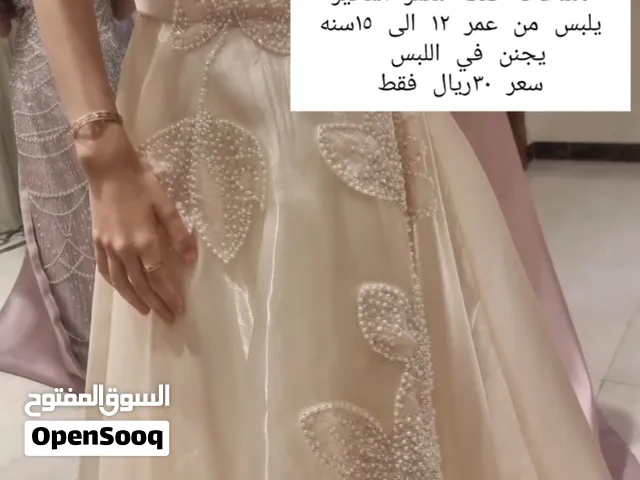 متوفر معي فساتين سهره كلهن شغل الإمارات رووووعه روعه شبه جديده