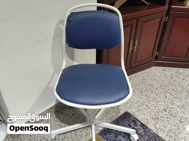 2كرسى مكتب بحالة ممتازة جدا الوحد بي 8