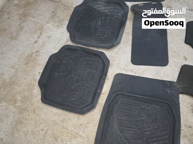 ارضيات سيارة بيريوس سي  وعدسة ضوء امامي زنون يمين وجك سيارة  موديل  2015