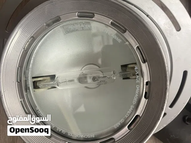 للبيع كشاف إنارة Mondial 60W مع محول إيطالي ولمبة ألماني شبه جديد
