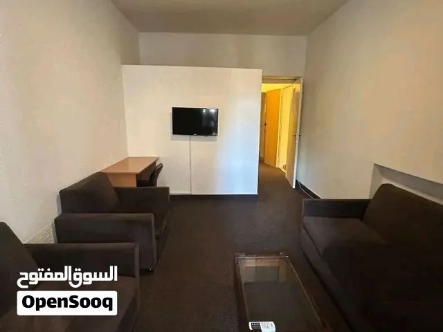 للايجار شقة مفروشة بالحمرا