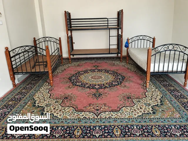 سراير للبيع وسجادة كبيره