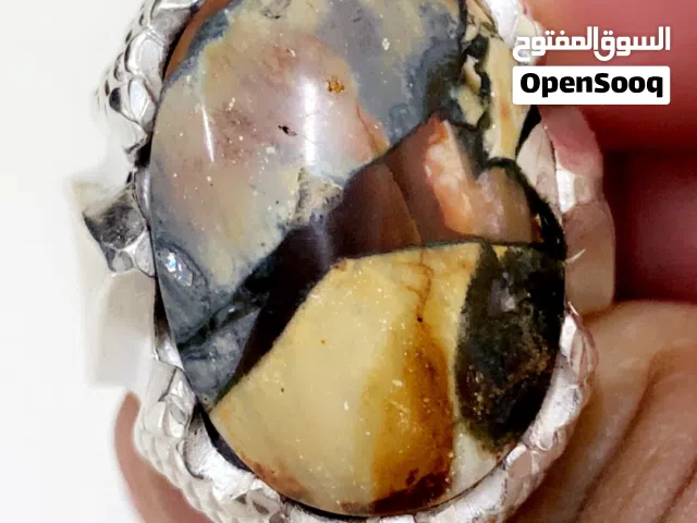 خاتم ملكي عقيق يماني جزع متصدع خامة نادرة وفريده من نوعها