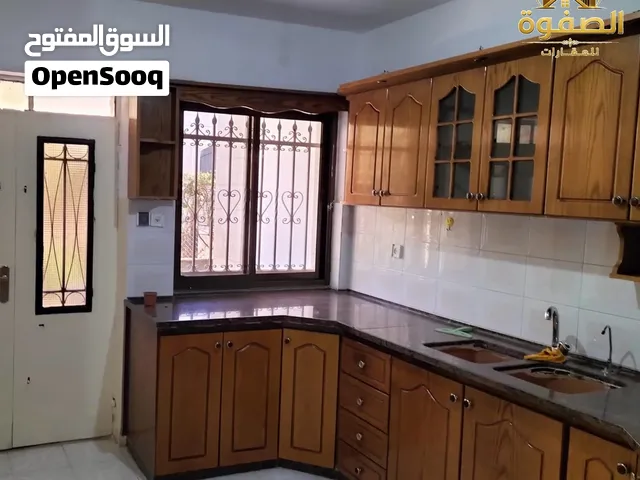 شقه مميز للايجار شبه مستقل مع مدخل خاص قرب صالات دير طريف ام الشرايط
