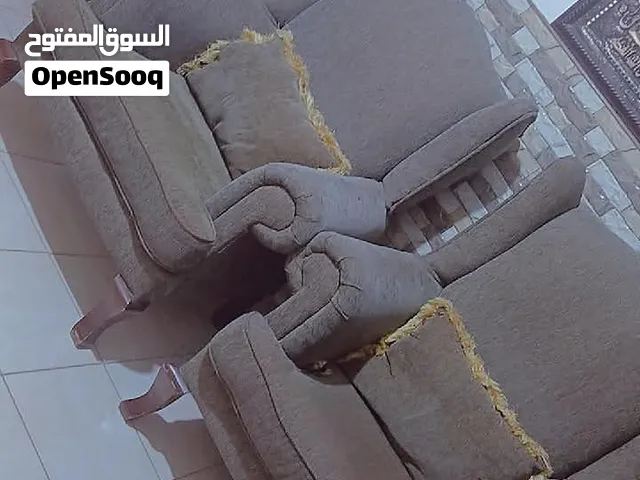 طقم كنب خشب زان مافي ولا خدش ما شاء الله ومعاه برداي زيبرا بكرتونتها متر بمتر ونص للبيع ب40  دينار