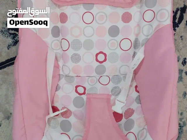 كرسي أطفال هزاز ومشاية أطفال مستعمل بحاله جيده جدا
