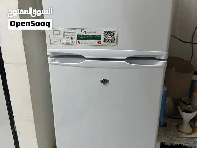 ثلاجة نظيفة