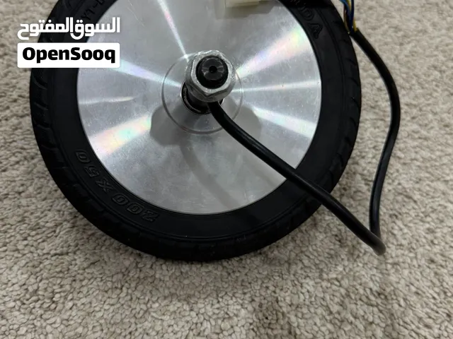عجلة سكوتر كهربائي بـ20 دينار.