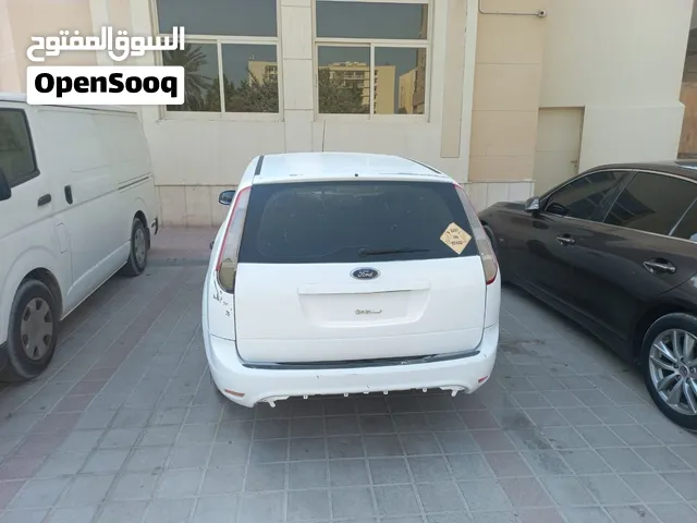 فورد فوکس ستیشن 2009 ابيض بحالة جيدة