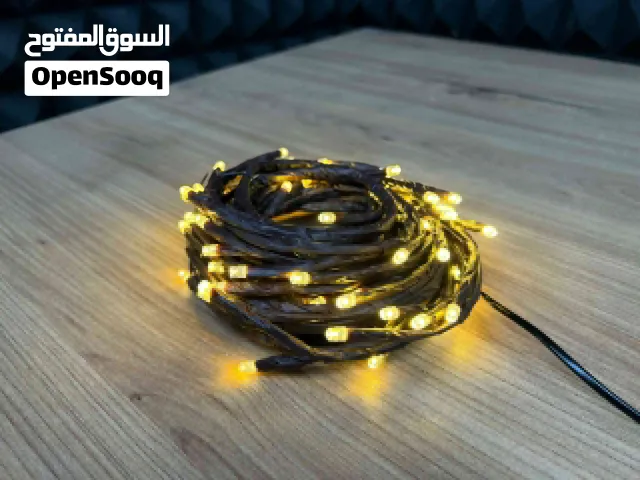 حوّل جدارك إلى لوحة فنية بإضاءة دافئة وجو