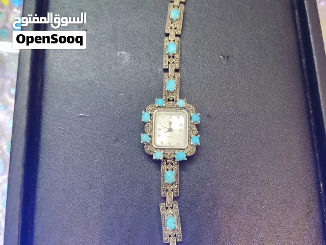 ساعة من الفضة مرصعة بحجر الفيروز الأصيل الفاخر...