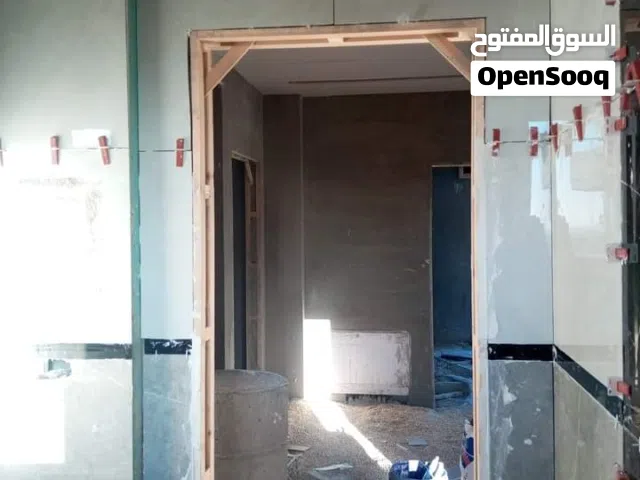 معلم بليط لتركيب جميع انواع البلاط والرخام بكافه انواعه وتركيب الدرج والشحف والمطابخ