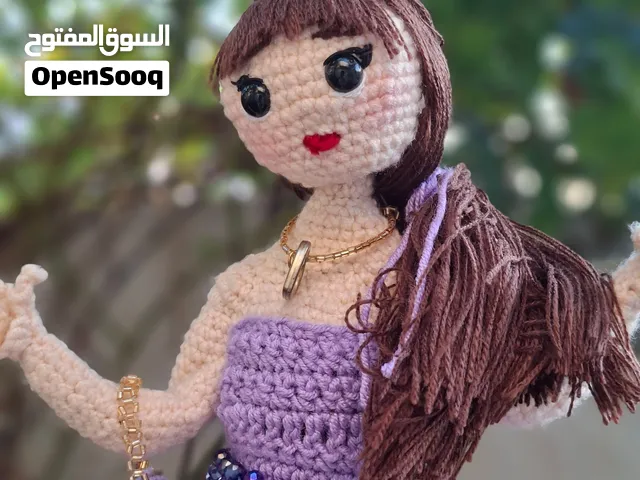 دميه حياكة كروشية يدويه متقنه بالوان زاهيه مع تفاصيل واكسسوارات