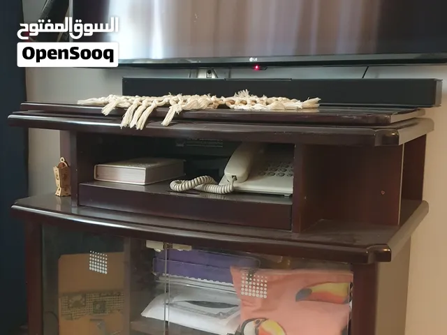 طاولة تلفزيون بسطح دوار حجم متوسط