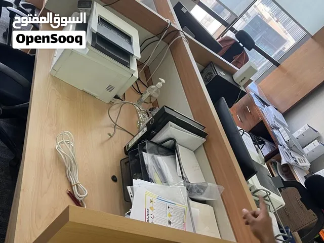 مكاتب وتوابعها وطاوله احتماعات وكراسي ومستلزمات مكتبيه