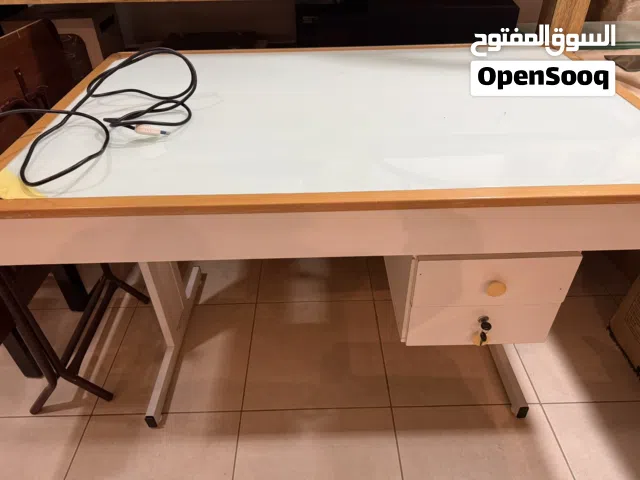 طاولة شف ورسم هندسي ، طاولة كومبيوتر ايكيا