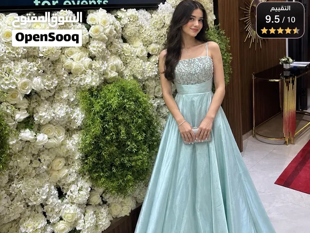 فستان مستعمل لون ازرق نمره m