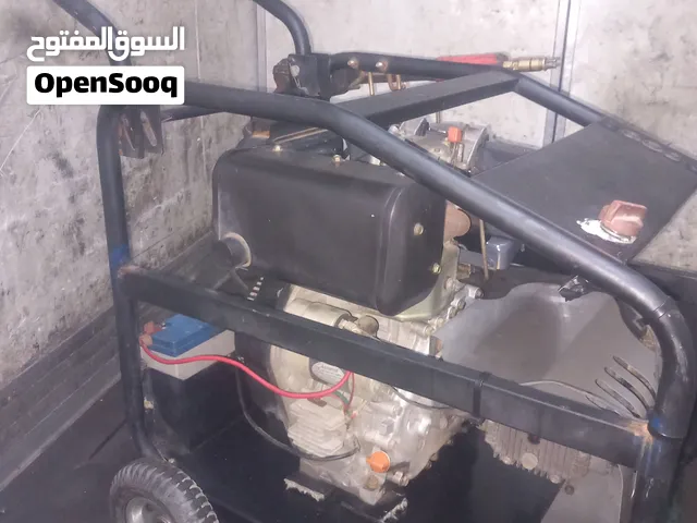 مضخة غسيل متحركه تعمل بمطور ديزل يشتغل سلف ويدوي 200 بار ضغط عالي نظيفه جدا استعمال خفيف للجدين اتصل