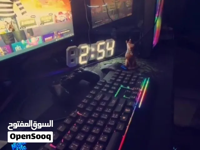 بي سي مع شاشه وكيبورد