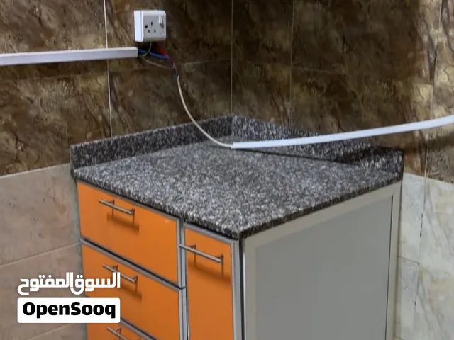 مطبخ كامل على شكل حرف L  ( 270*240 سم ) بطيف وبحالة جدا ممتازة ( عذرا السعر النهائي وغير قابل )