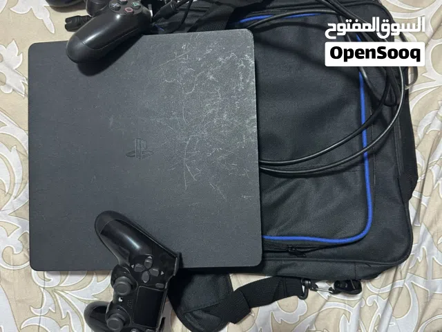بلاي ستيشن 4 مع اجهزتها مستعمله للبيع استخدام خفيف مع جميع ملحقاتهن والشنط