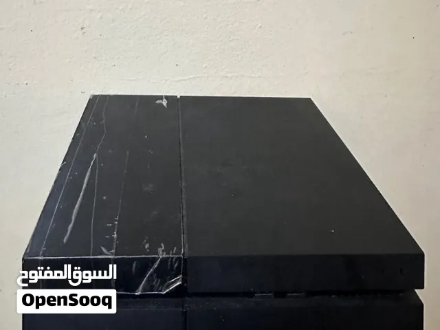 للبيع سوني 4 فات 500 جيجا  سوني مهكر في فيه تقريبا 30 لعبه واحد يد تحكم ومعه جميع الأسلاك