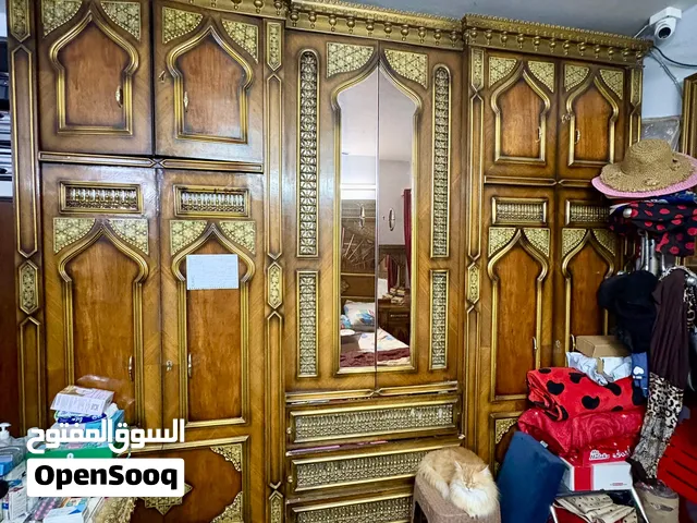 غرفة نوم أرابيسك ملوكي مكونه من سرير ودولاب و اثنين كومود والسعر قابل للتفاوض