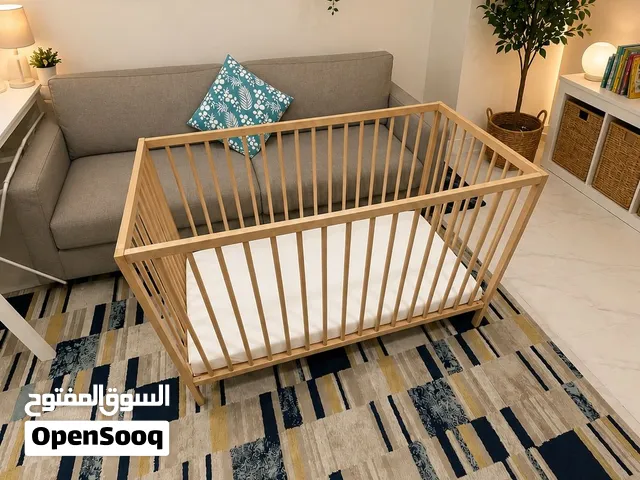 تخت خشب زين من ايكيا مع فرشة طبية ماركة مازركير طول 120 سم عرض 60 سم