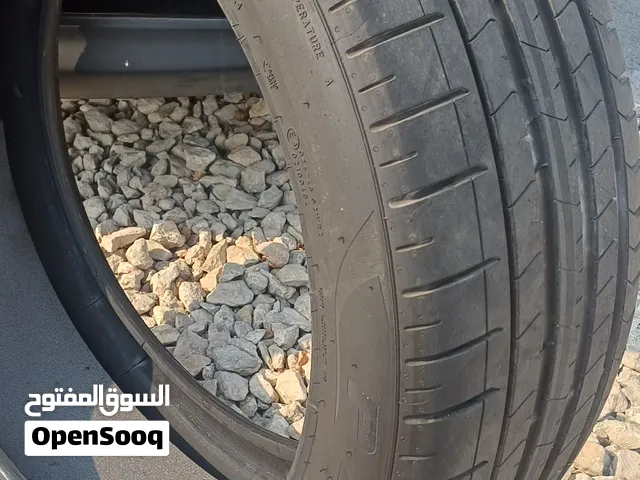 Mercedes GLS 600 front tyre very good condition only used few time